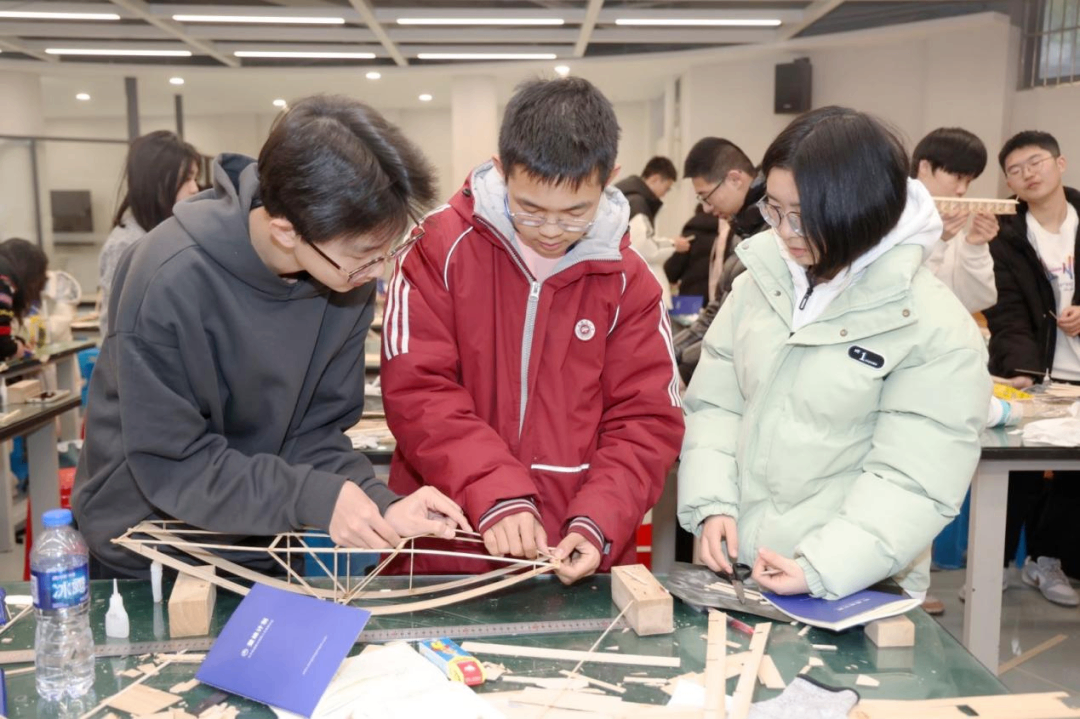 登峰计划同济大学未来建造线下研学营制作桥梁模型-登峰平台